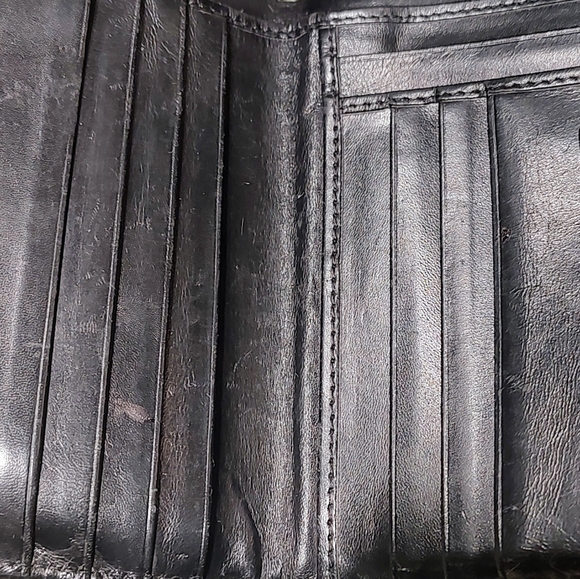 Vintage Prada leather wallet w zipper. Pre-owned, good condition, clean. - Picture 7 of 16
